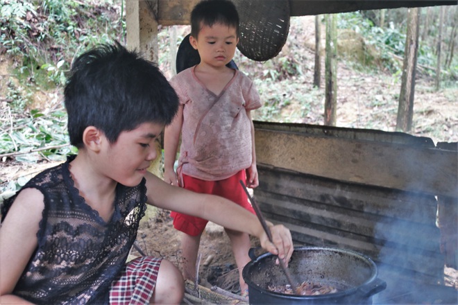 Những đứa trẻ nơi bìa rừng chỉ mong có đủ cơm ăn qua ngày - 4