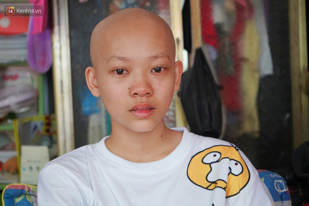 Đang học dở lớp 8, cô bé 14 tuổi phát hiện mắc bệnh ung thư xương, cha mẹ nghèo khóc cạn nước mắt tìm cách cứu chữa - Ảnh 2.